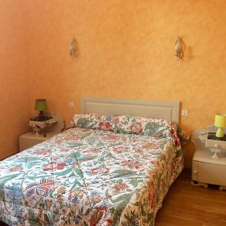 Maison Avec Veranda Proche Du Centre Ville Rignac  エクステリア 写真