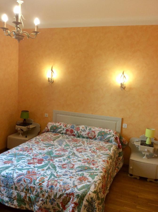 Maison Avec Veranda Proche Du Centre Ville Rignac  エクステリア 写真