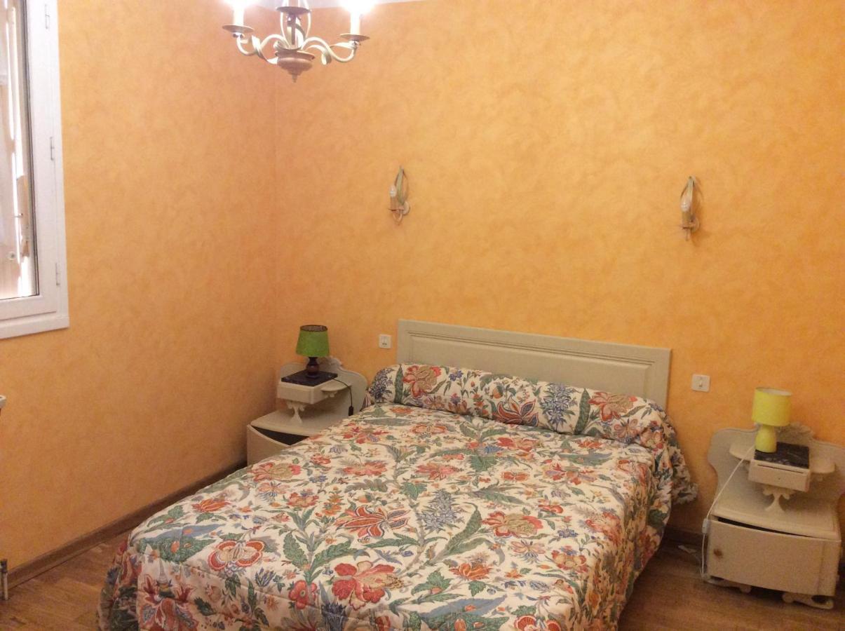 Maison Avec Veranda Proche Du Centre Ville Rignac  エクステリア 写真